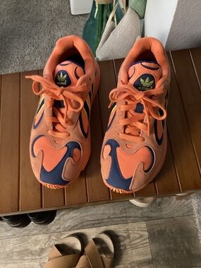 Adidas Men’s size 5